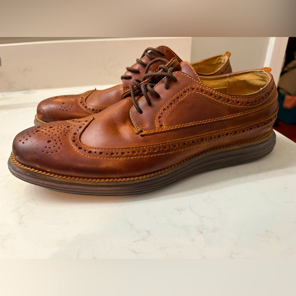 Men’s Cole Haan wingtips size 9. Great condition.